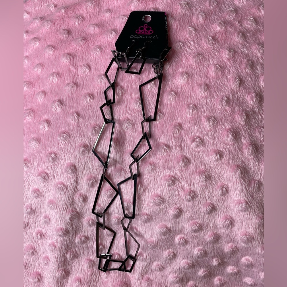 NWT Paparazzi Jewelry set and 2 snap bracelets